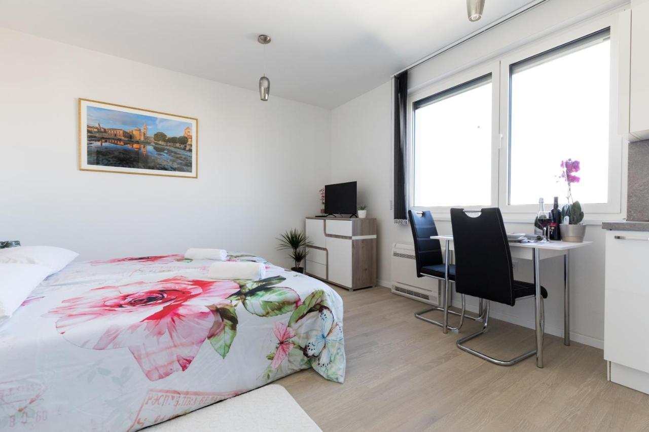 Studio Apartman Moonlight Задар Екстериор снимка